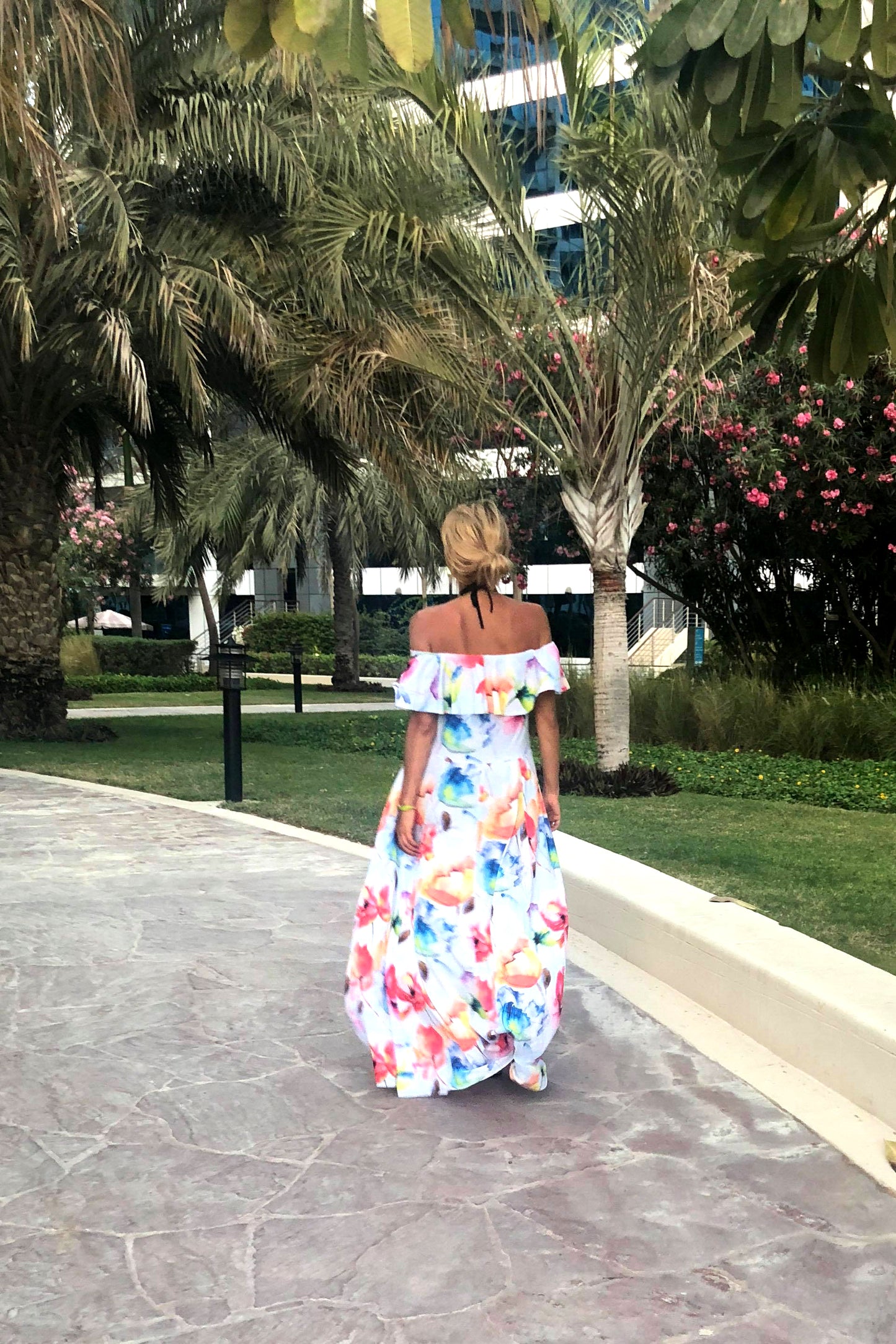 194-5 Long summer dress with a belt - colorful flower pattern ?