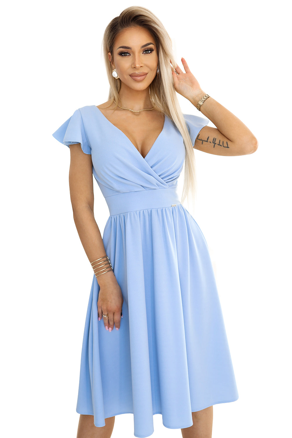 425-12 MATILDE Dress with a neckline and short sleeves - light blue