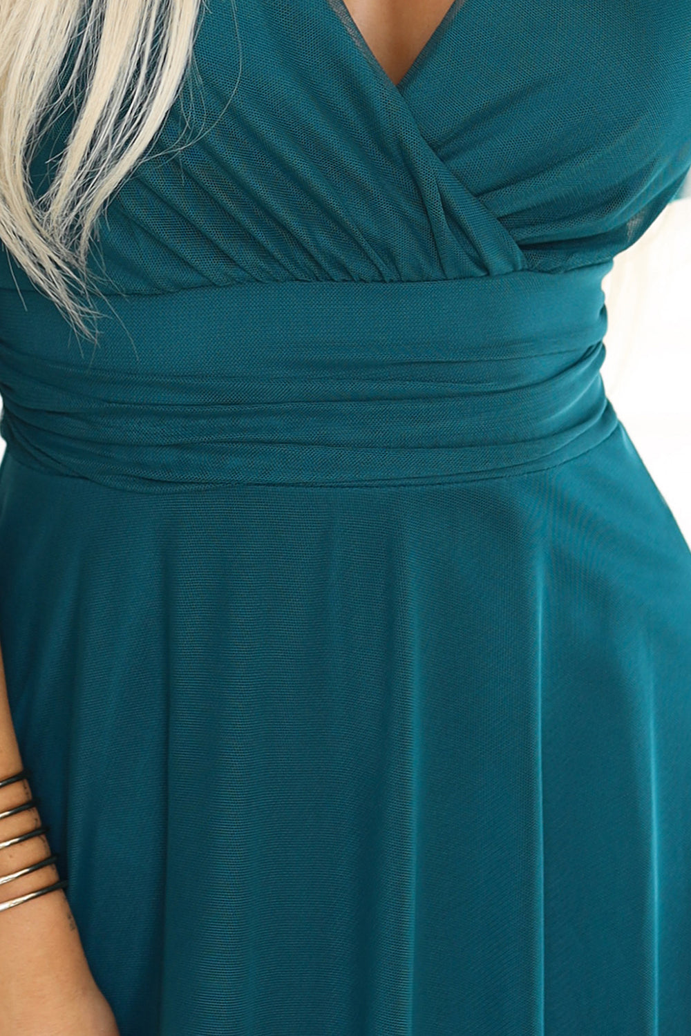 562-4 NASTIA Long dress with a neckline and short sleeves - green
